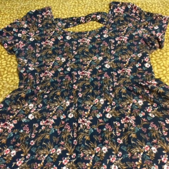 Stretchy floral print dress - Picture 2 of 3